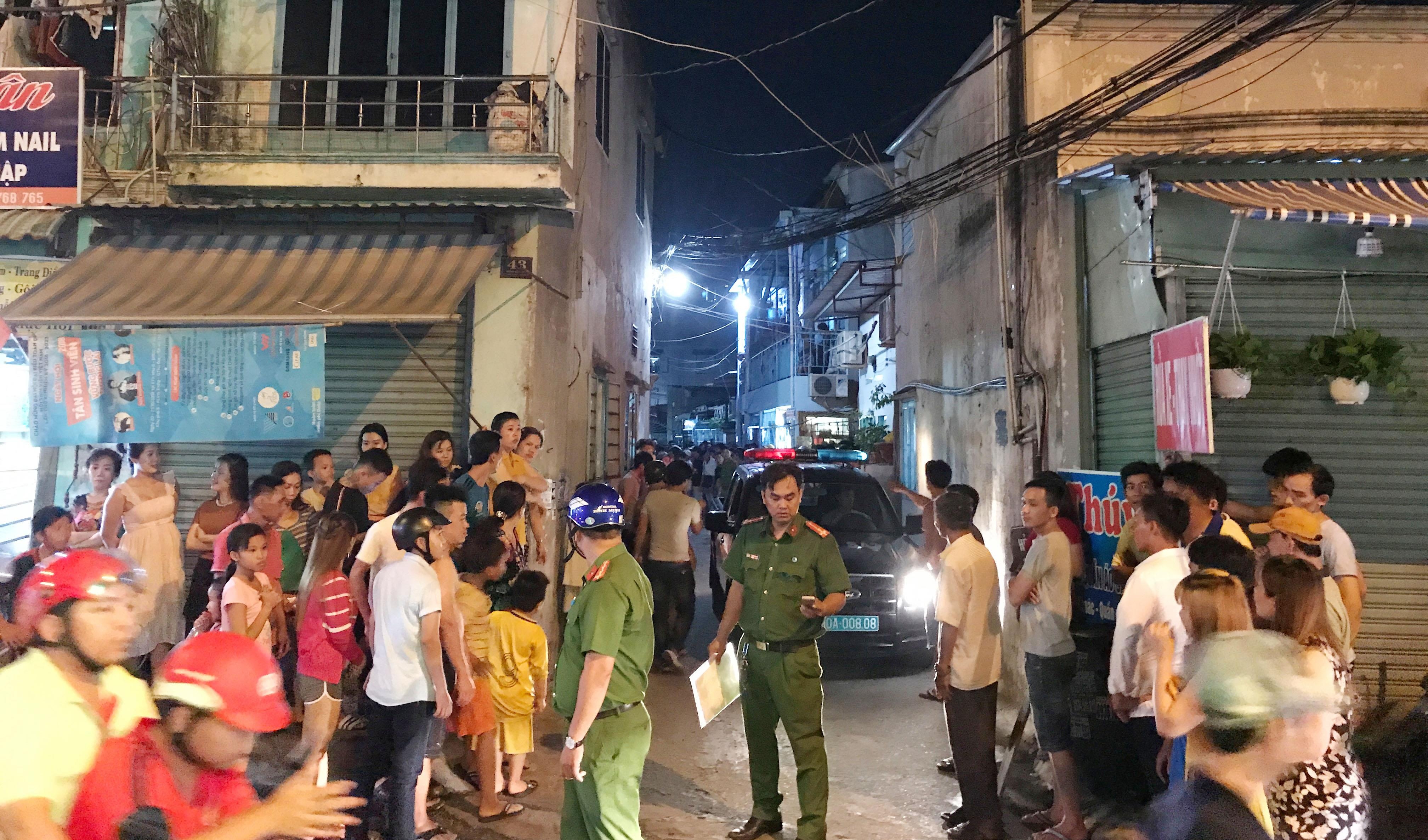 Mot nguoi chet, mot bi thuong trong can phong tro o Sai Gon hinh anh