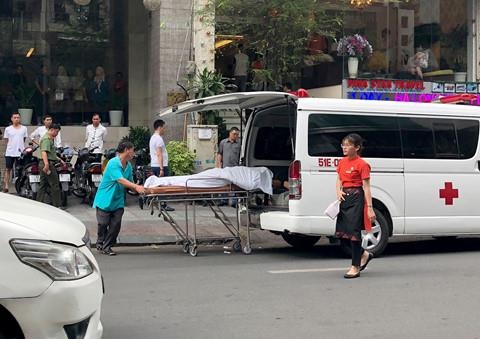 Be trai 4 tuoi roi tu tang 5 chung cu o Sai Gon hinh anh