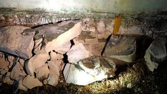 Vu xac nguoi trong be tong: Hang xom ngui thay mui hoi 1 thang truoc hinh anh