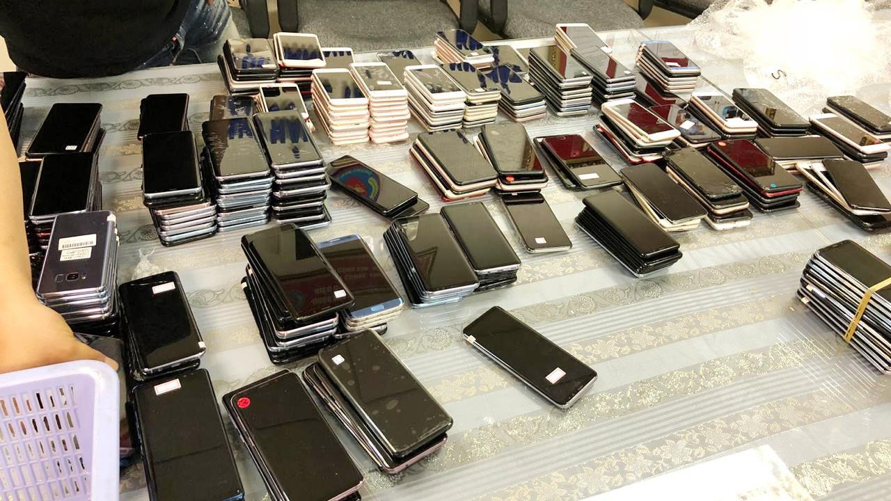 Bat lo dien thoai nhap lau gan 3 ty o san bay Tan Son Nhat hinh anh