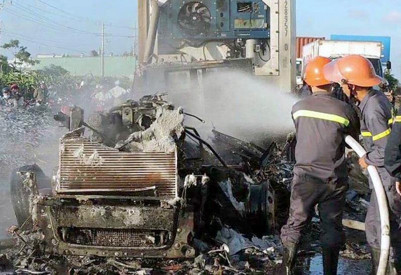 Xe dau keo chay tro khung tren cao toc Long Thanh - Dau Giay hinh anh