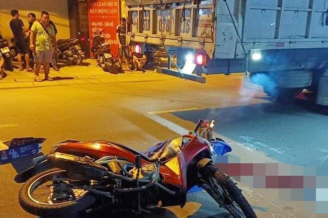 Nam sinh tu vong duoi gam xe tai o Sai Gon hinh anh