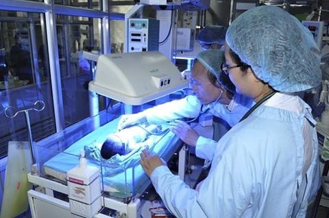 Be trai 4 tuoi tu vong sau khi an chao tai nha tre o Sai Gon hinh anh