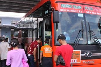 Nu hanh khach bi tiep vien xe Phuong Trang sam so trong dem hinh anh