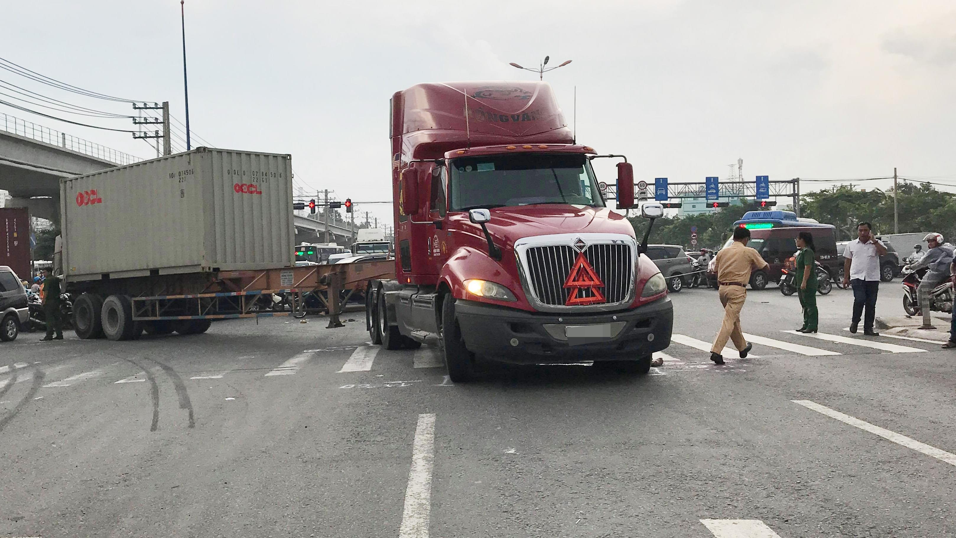 Tai nạn xa lộ Hà Nội ảnh 1 Tai nan xa lo Ha Noi anh 1