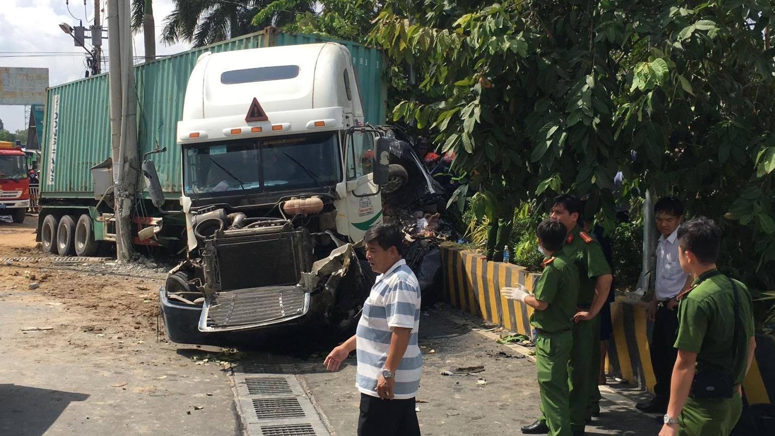 Xe dau keo tong oto o Trang Bang anh 1