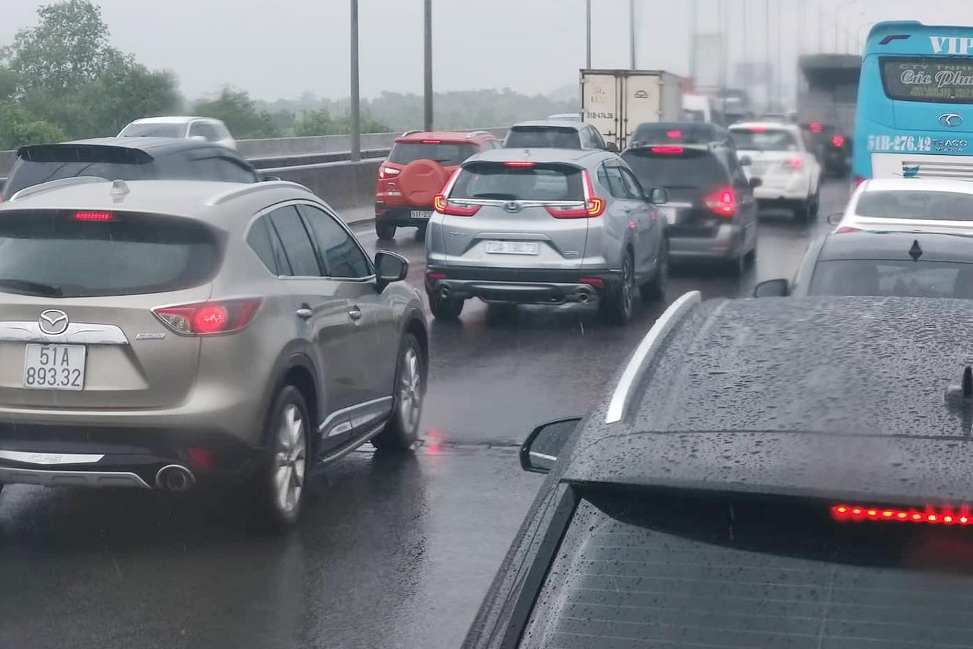 Cao toc Long Thanh un tac anh 1