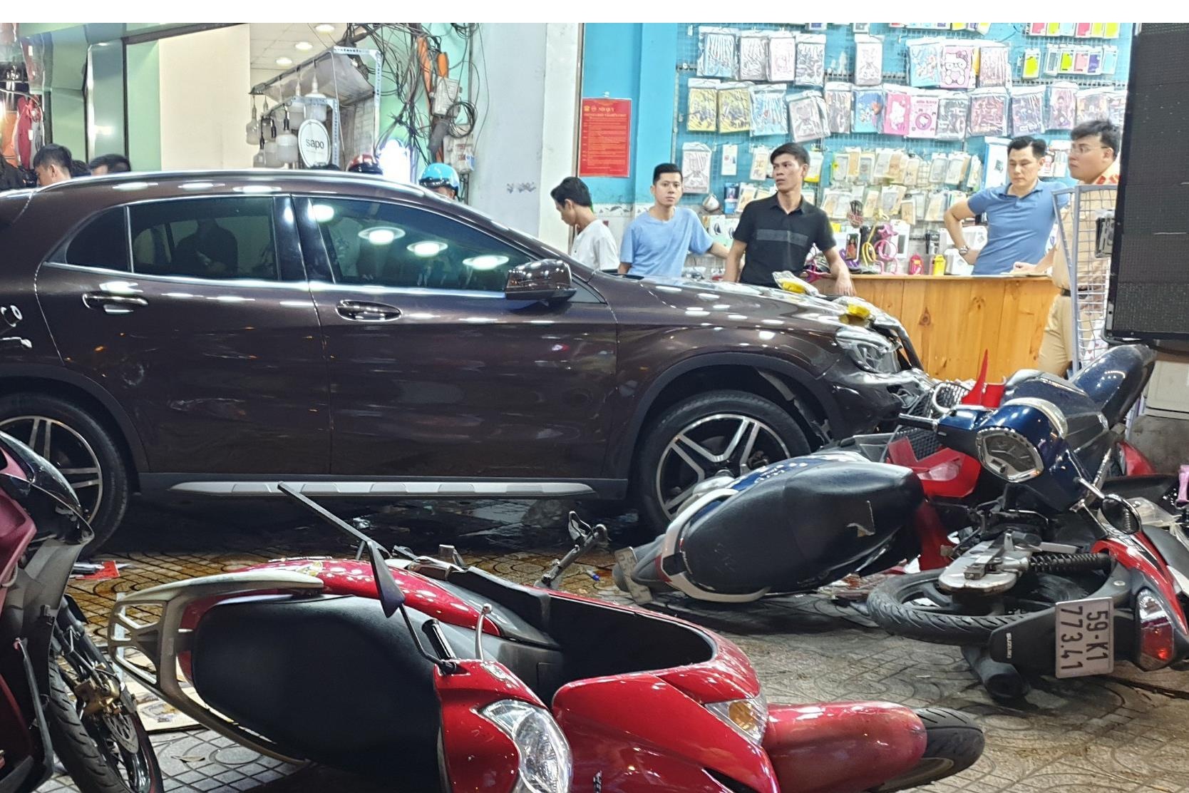 Xac dinh danh tinh nu tai xe Mercedes gay tai nan lien hoan o Sai Gon hinh anh