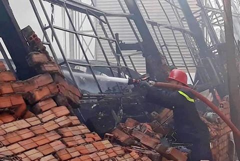 Chay nha o trung tam TP.HCM, dan om tai san thao chay hinh anh