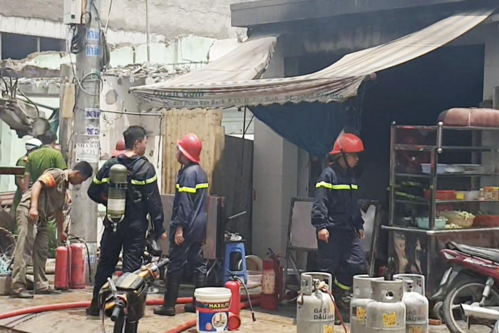 Chay nha sau tieng no o Sai Gon, mot nguoi bi thuong hinh anh