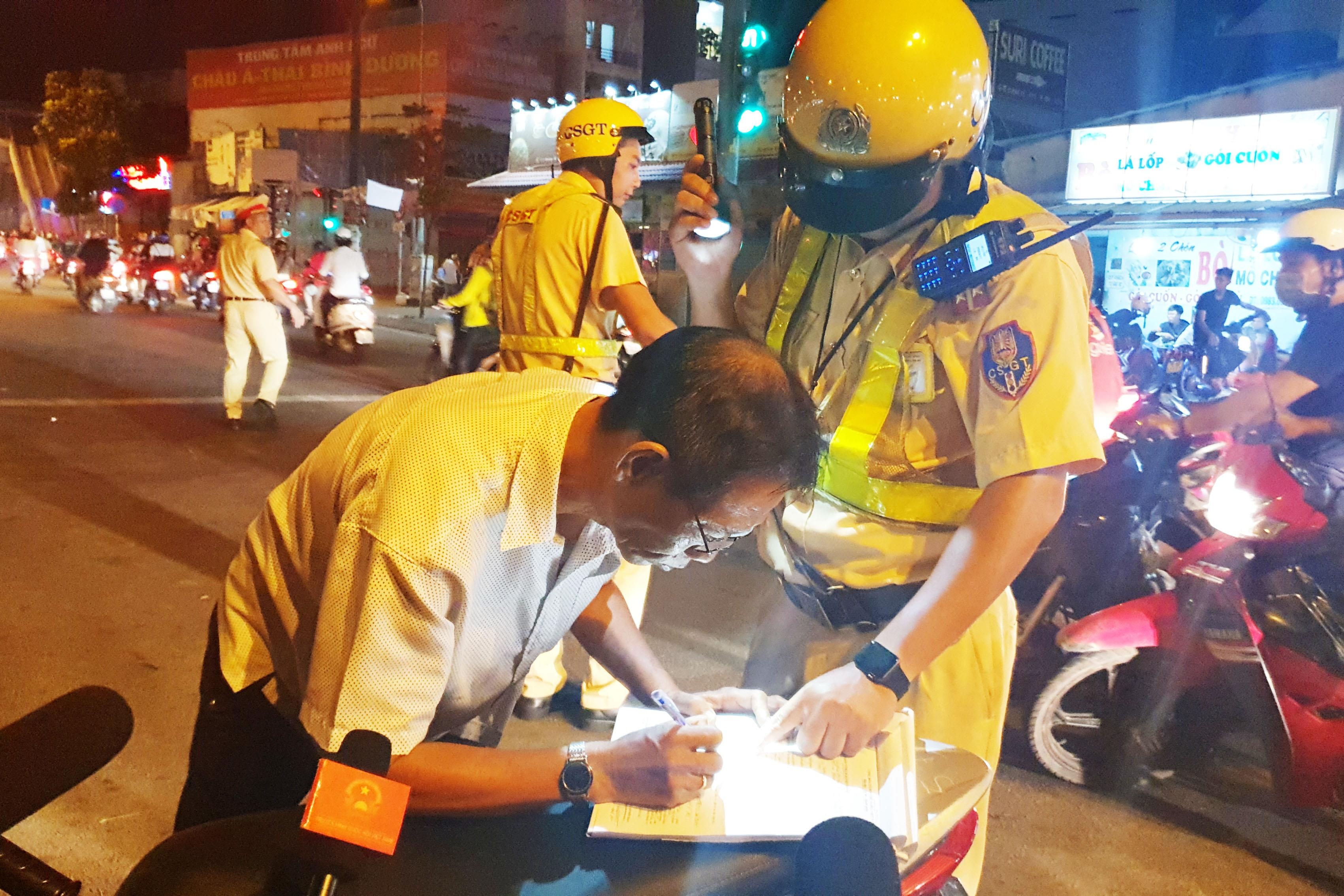 CSGT do nong do con anh 2