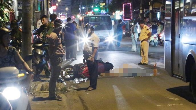 Xe buyt can chet nguoi anh 1