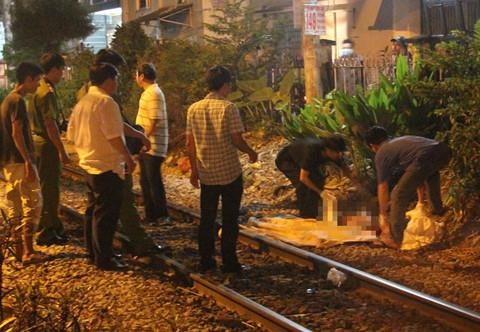 Nam thanh nien tu vong sau khi tong sap barie duong sat hinh anh