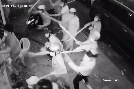 Con do cam hung khi dap pha nha hang o Sai Gon hinh anh