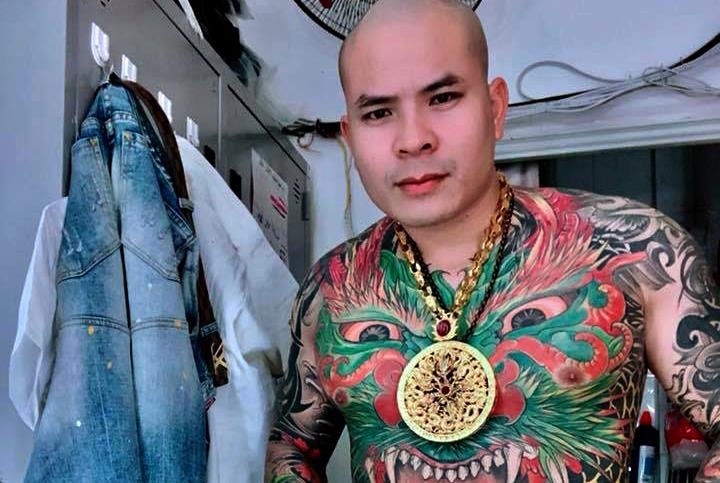 Quang 'Rambo' khoe hinh xam va choi vang chat hon Phuc 'XO' hinh anh