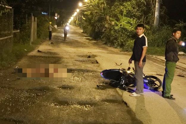 Nam thanh nien chay xe may tu vong vi vap o ga hinh anh