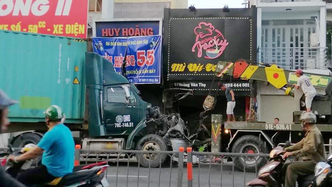 Xe đầu kéo tông nhà dân ảnh 1 Xe dau keo tong nha dan anh 1