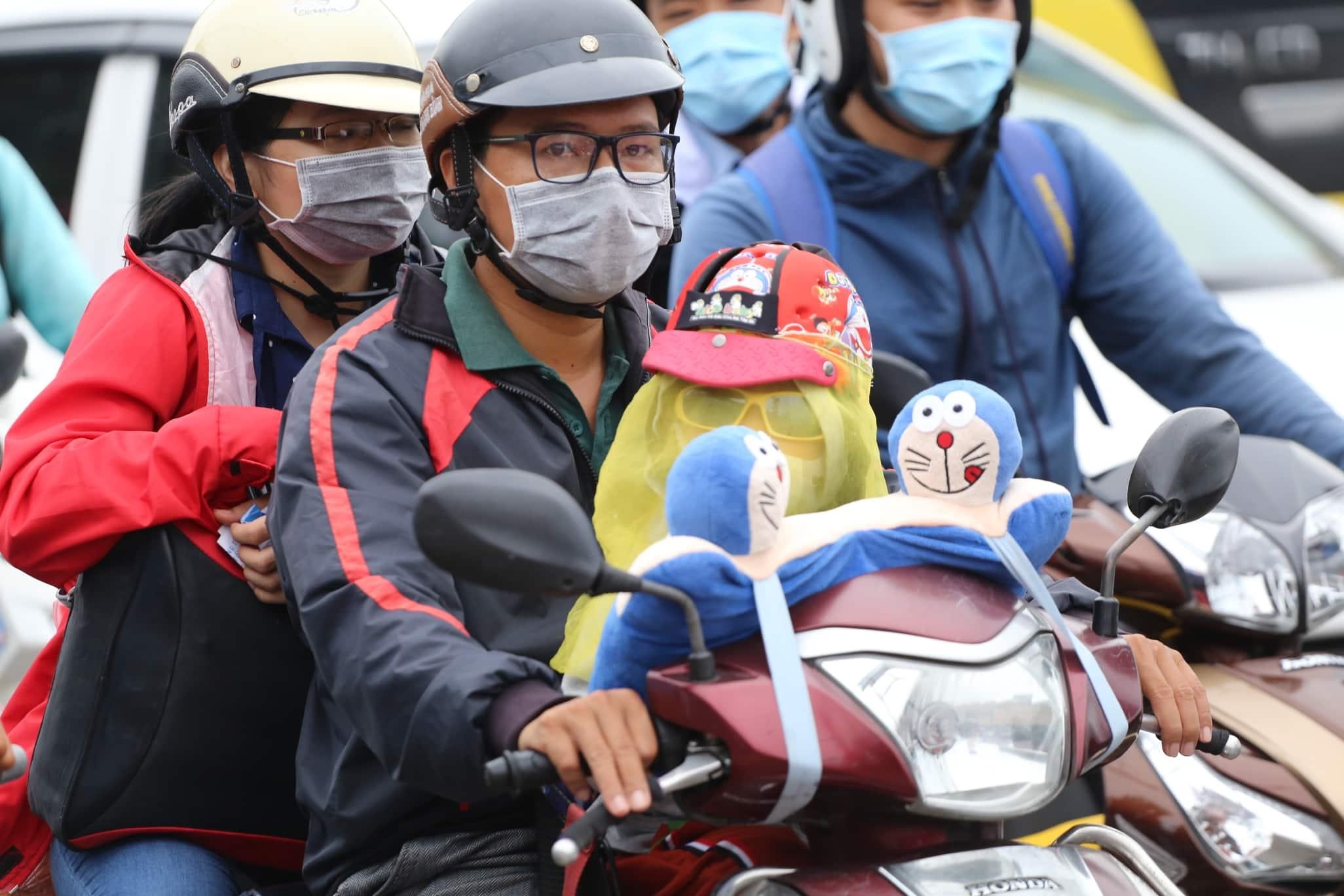 Quoc lo 1 un tac trong ngay nguoi dan tro lai Sai Gon sau nghi le hinh anh