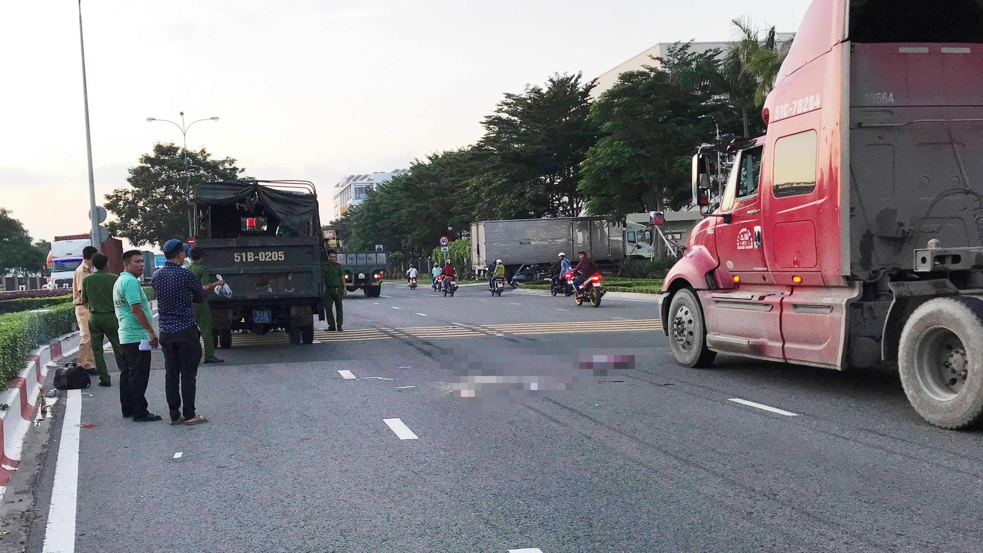 thanh niên đi Exciter gặp nạn ở Sài Gòn ảnh 1 thanh nien di Exciter gap nan o Sai Gon anh 1