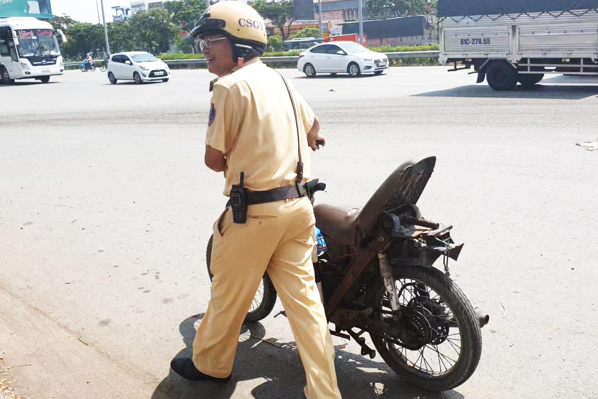 Xu phat nhieu nguoi lai xe tu che khong bien so o Sai Gon hinh anh