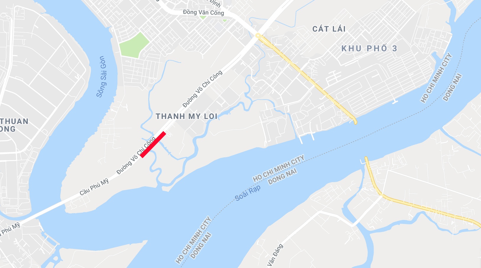 Xe đầu kéo lao xuống kênh ảnh 2 Xe dau keo lao xuong kenh anh 2