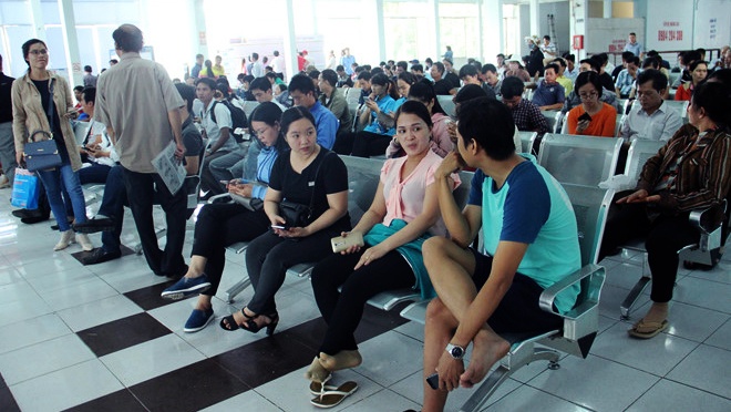 Gà Sài Gòn bán vé tàu tết ảnh 1 Ga Sai Gon ban ve tau tet anh 1