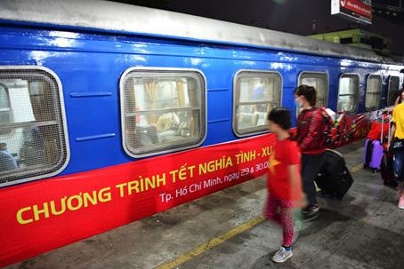 Ga Sai Gon nhan dang ky ve tau Tet Nguyen dan den het 10/10 hinh anh