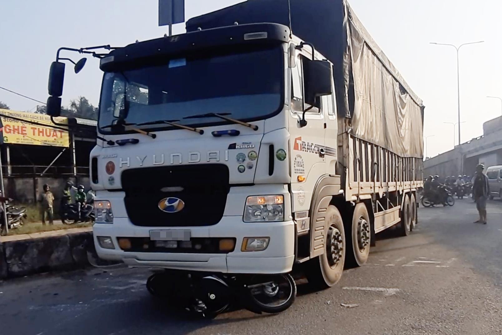 Tai nan tai nga tu An Suong, doi nam nu thuong vong hinh anh