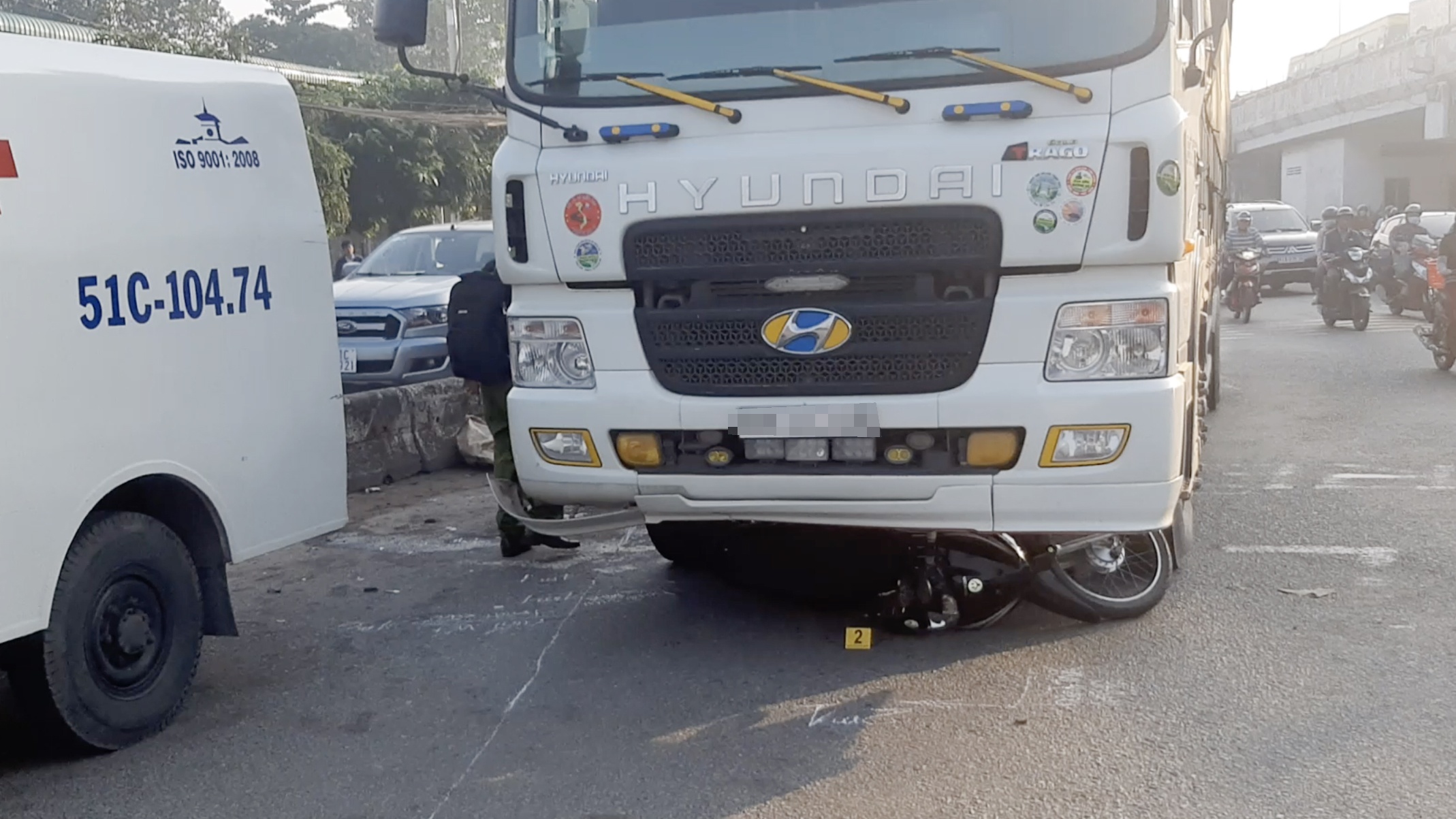 Tai nạn ở ngã tư An Sương ảnh 1 Tai nan o nga tu An Suong anh 1