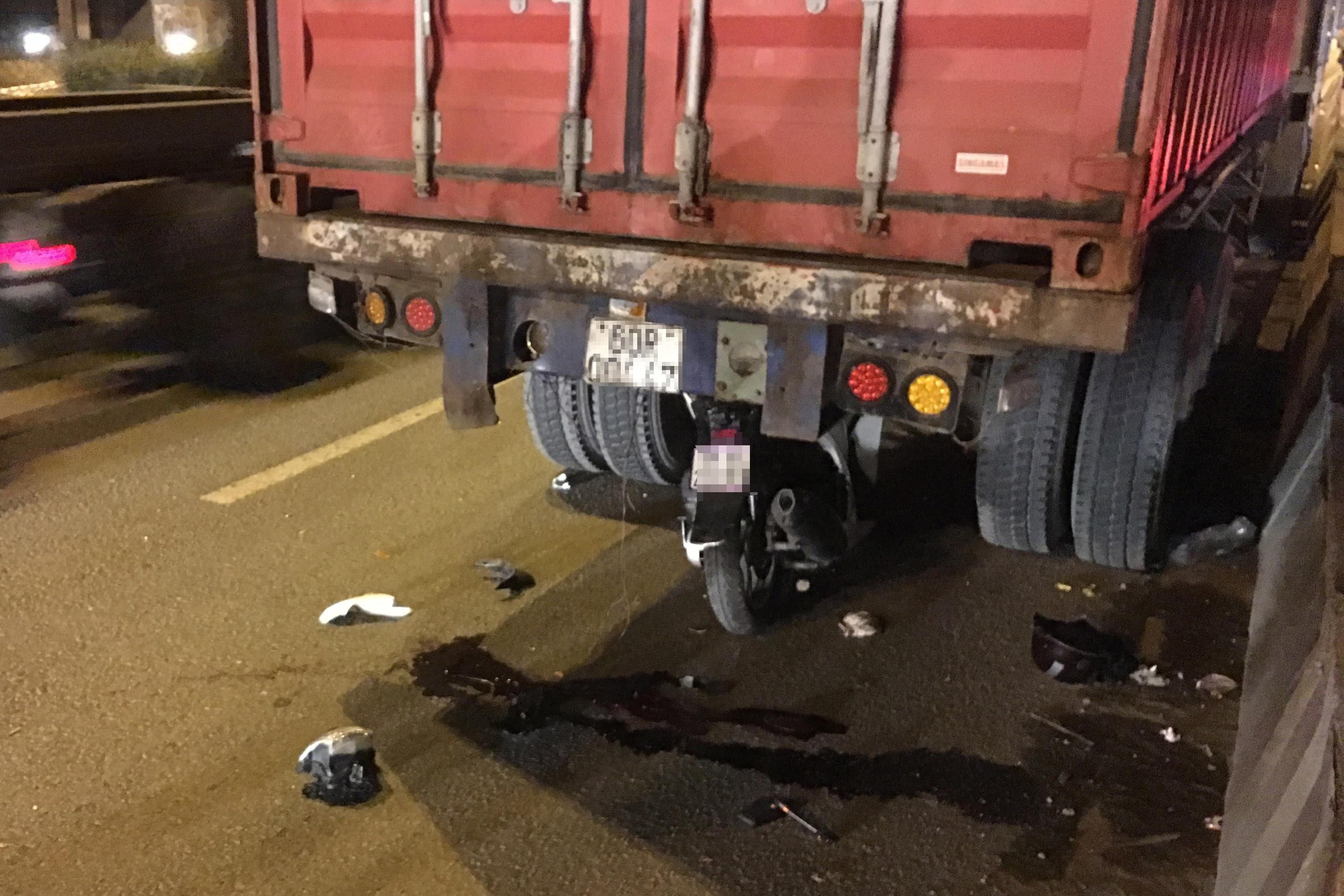 Xe may tong lot gam container o TP.HCM hinh anh