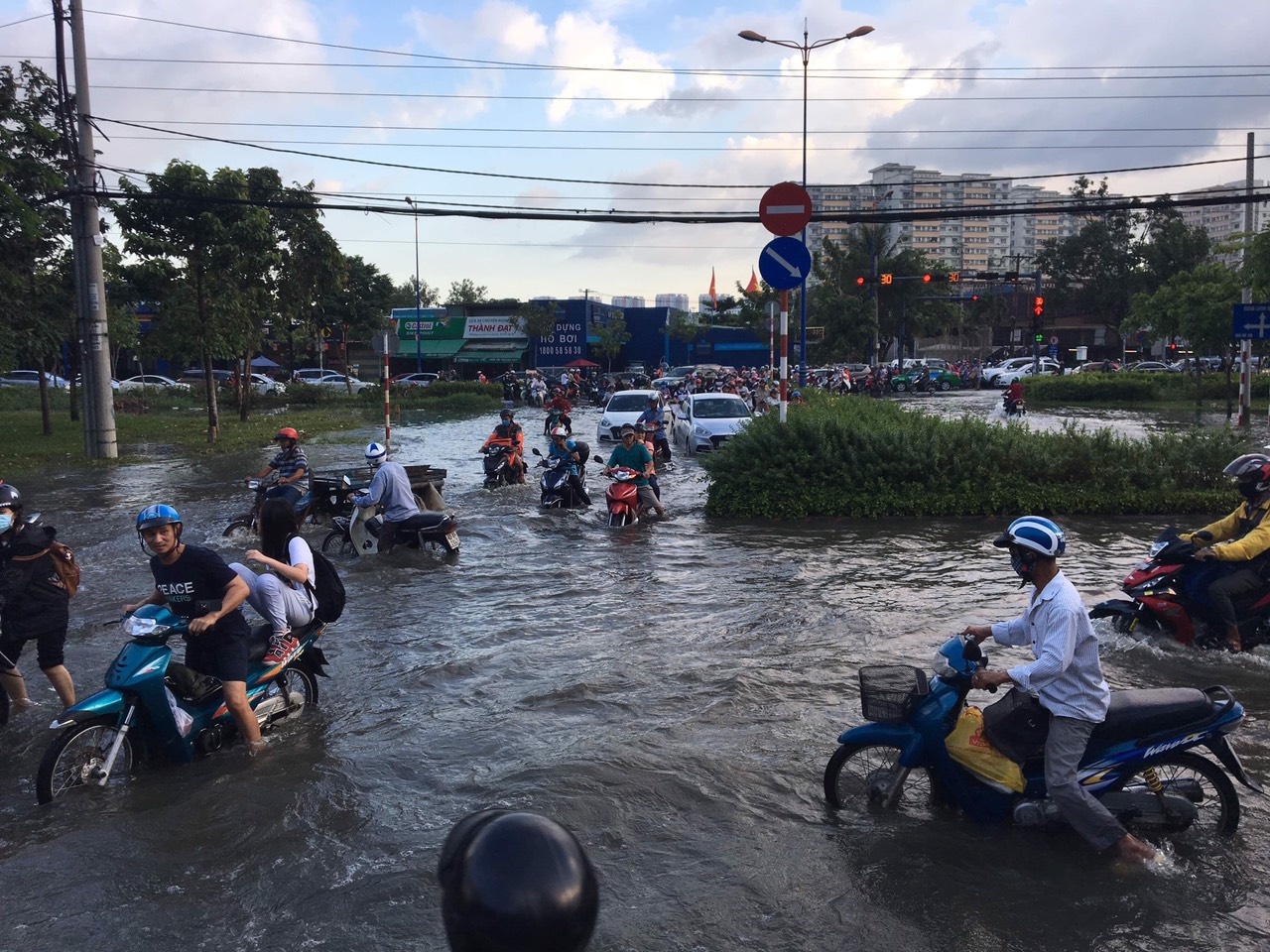 Xa lộ Hà Nội ngập ảnh 1 Xa lo Ha Noi ngap anh 1