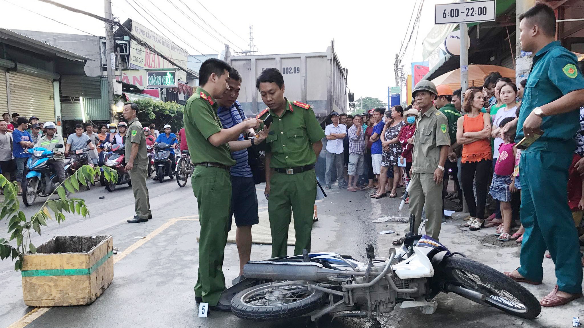 Xe ben cán chết người ảnh 1 Xe ben can chet nguoi anh 1