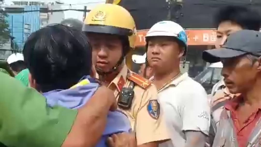 Tai xe xe buyt dam nguoi anh 1