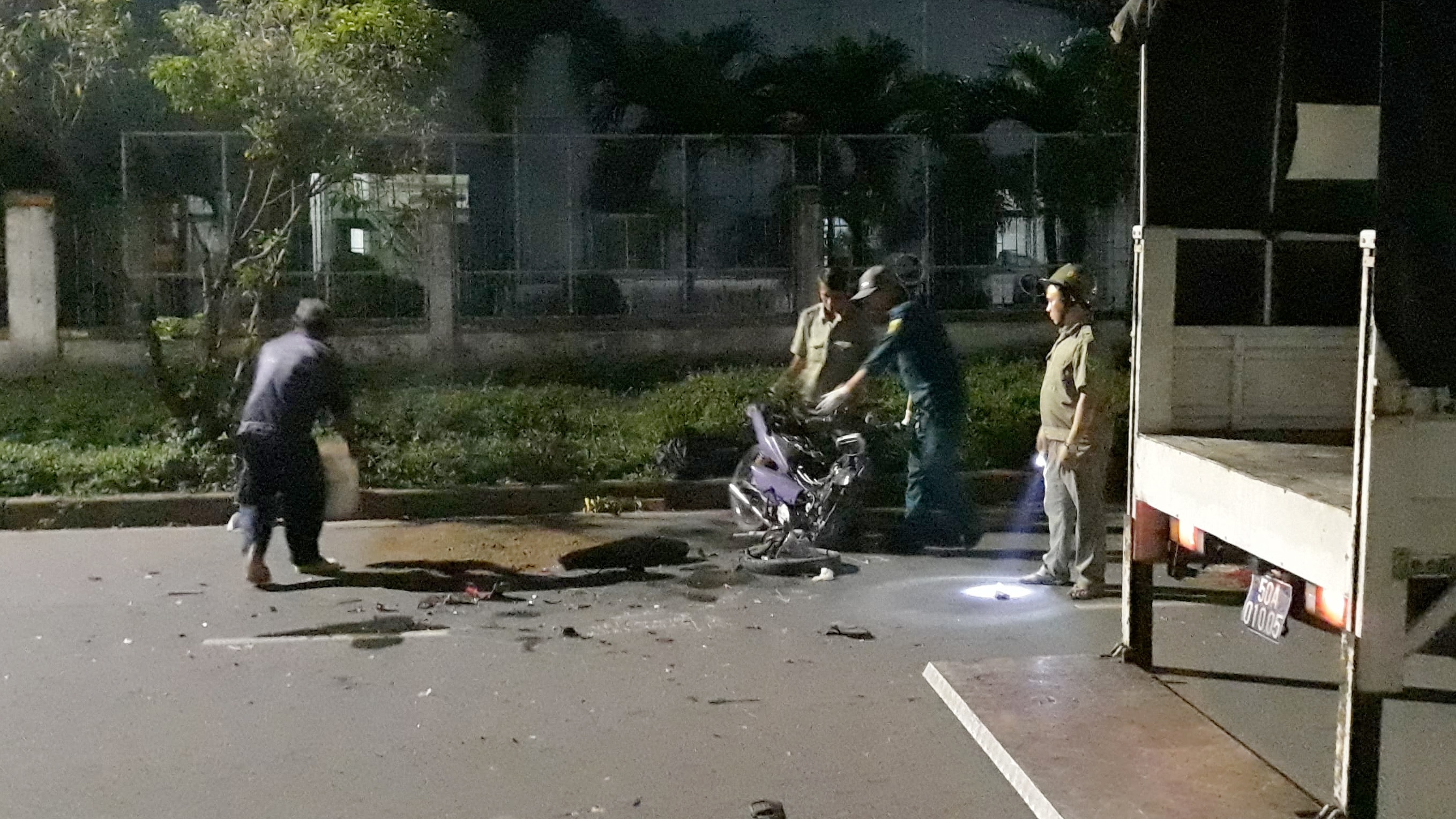 xe máy tông trực diện ảnh 1 xe may tong truc dien anh 1