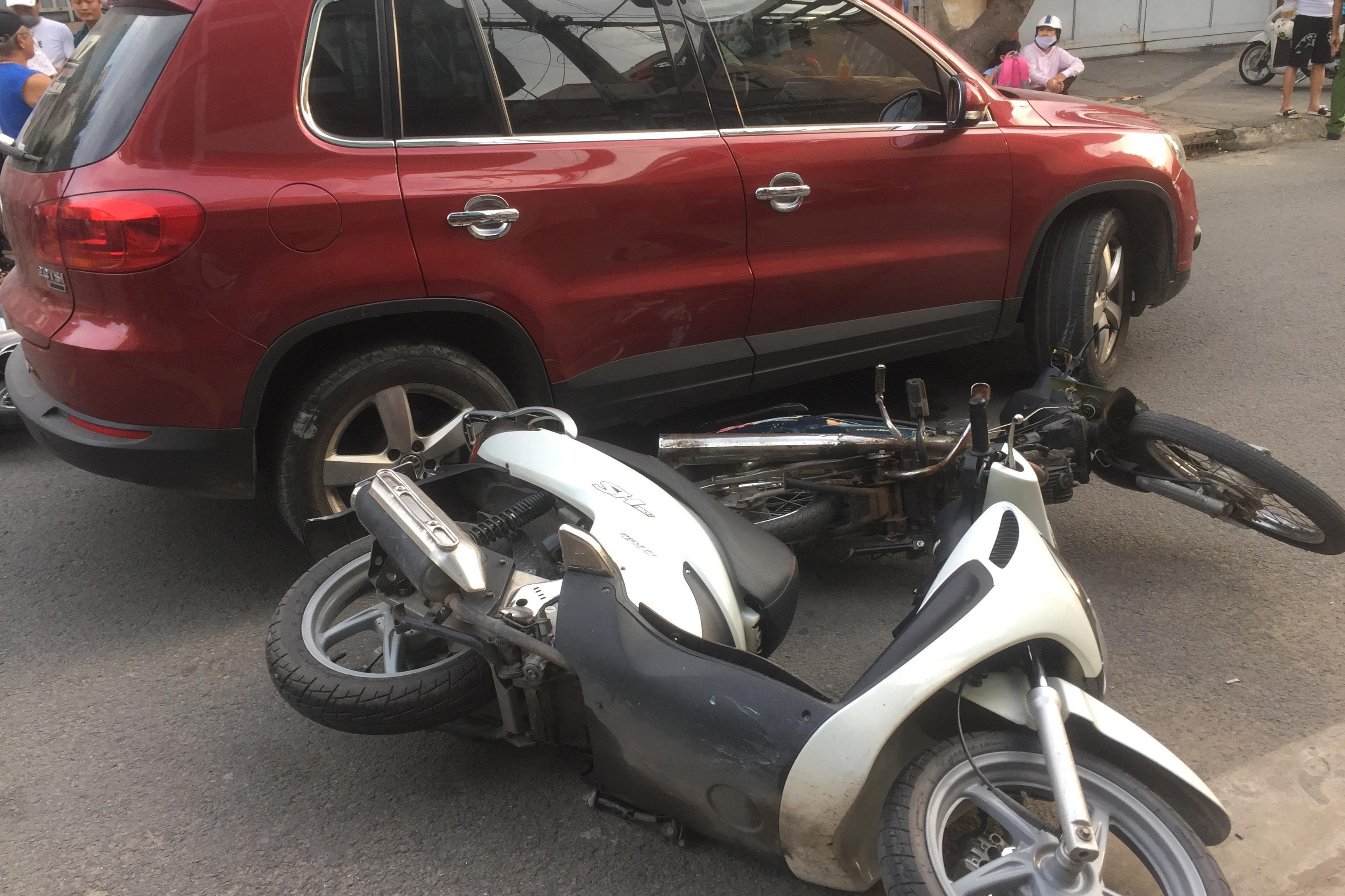 Nu tai xe lai oto gay tai nan lien hoan o TP.HCM hinh anh