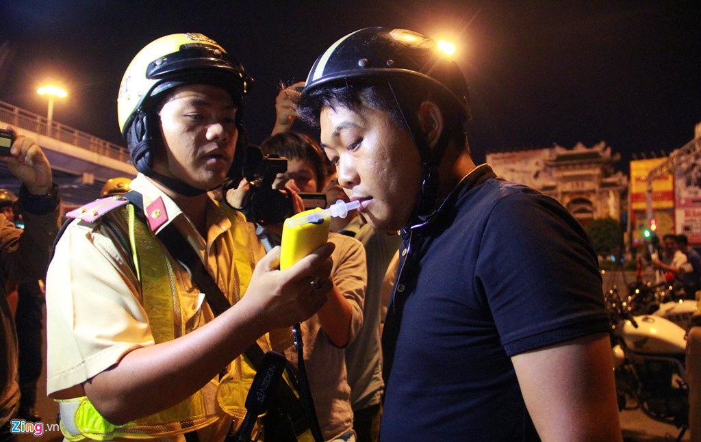 CSGT do nong do con anh 1