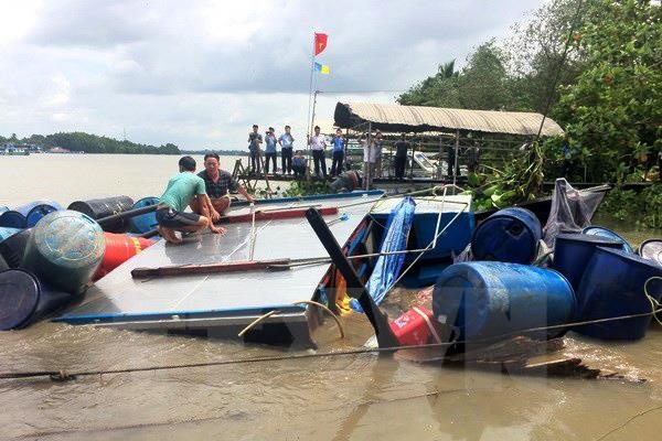 Tai cong ngu gat, sa lan gay tai nan tren song Vam Co Dong hinh anh