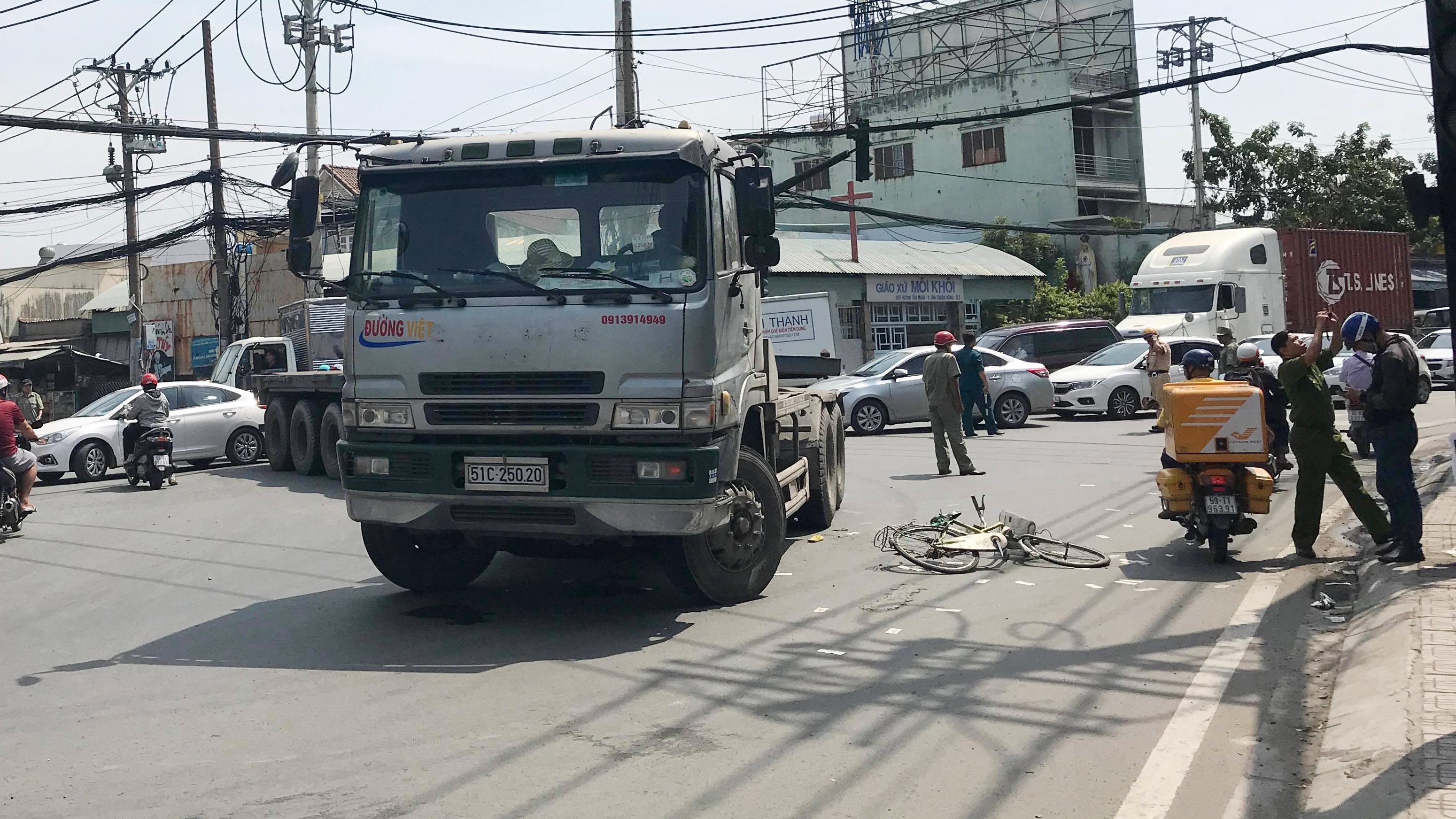 xe container can chet nguoi anh 1