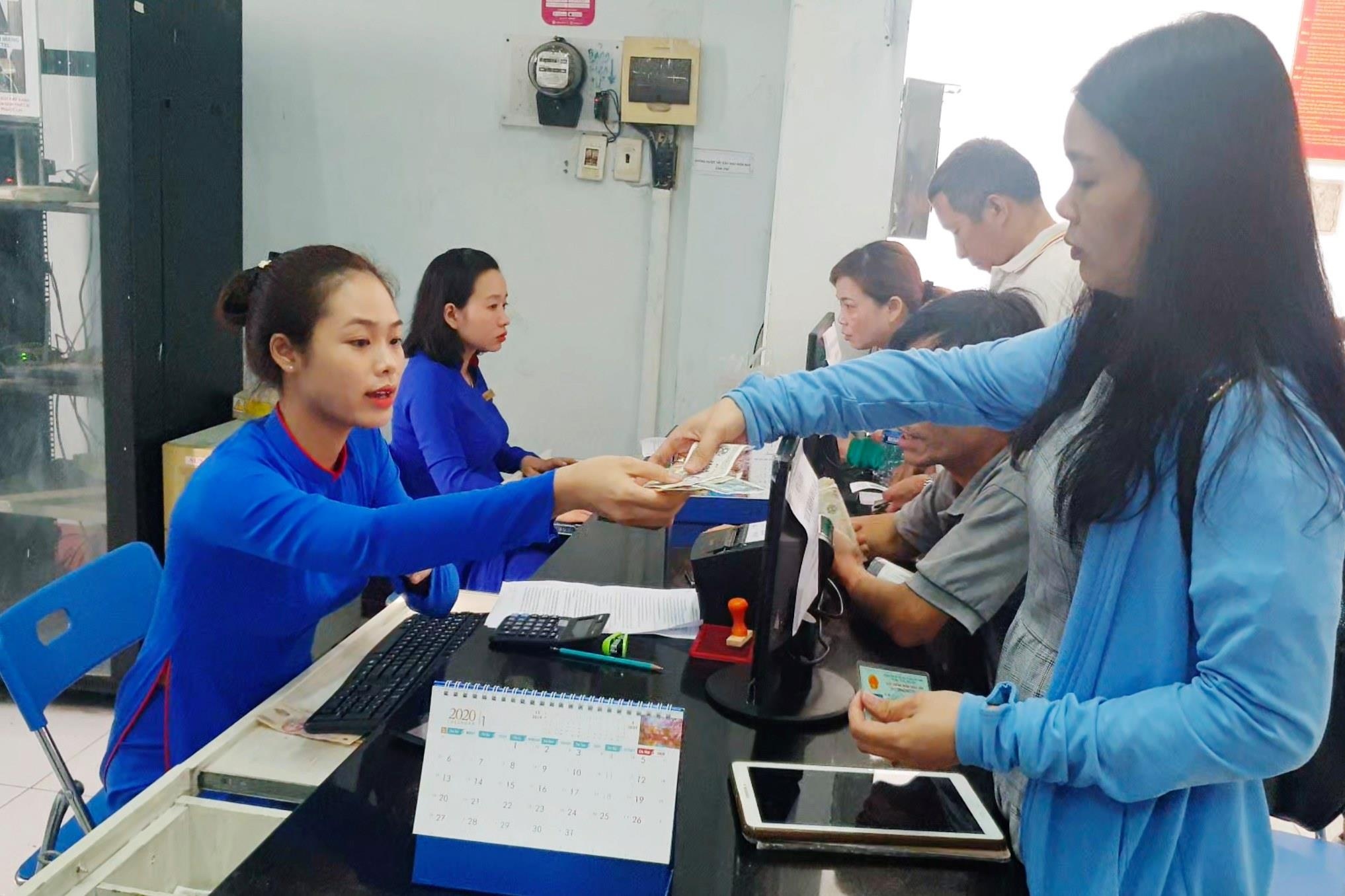 Thuc trang dem o Ga Sai Gon van chua mua duoc ve tau Tet hinh anh