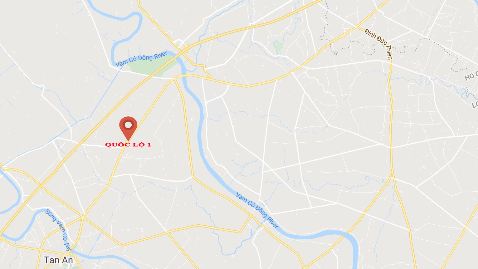 xe khách lao xuống ruộng ảnh 2 xe khach lao xuong ruong anh 2