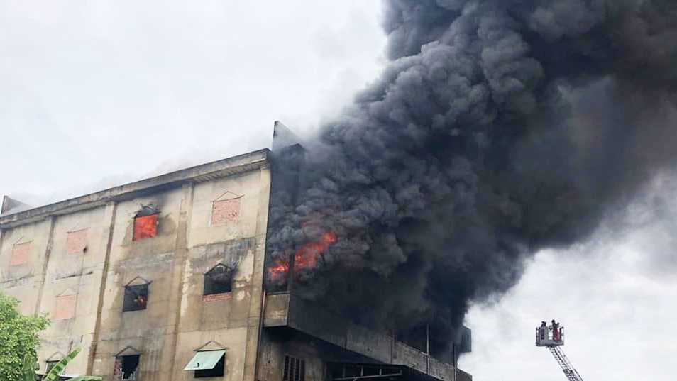 cháy xưởng mút xốp ảnh 1 chay xuong mut xop anh 1