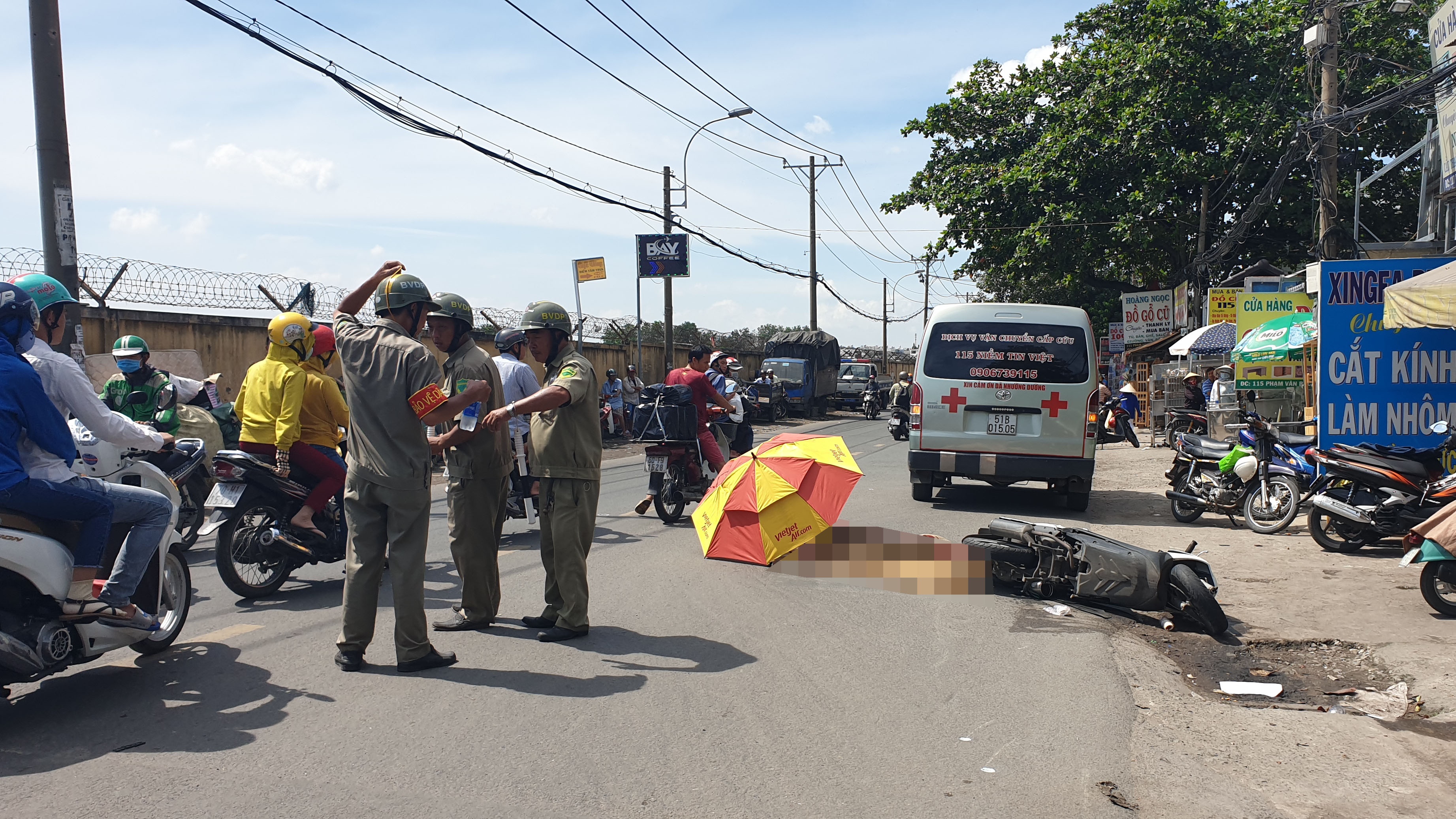 Cô gái 20 tuổi bị ôtô cán chết ở TP.HCM ảnh 1 Co gai 20 tuoi bi oto can chet o TP.HCM anh 1