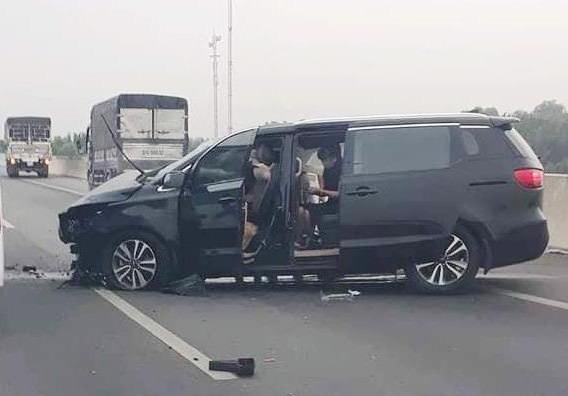 Oto tong dai phan cach, cao toc Long Thanh un tac 5 km hinh anh