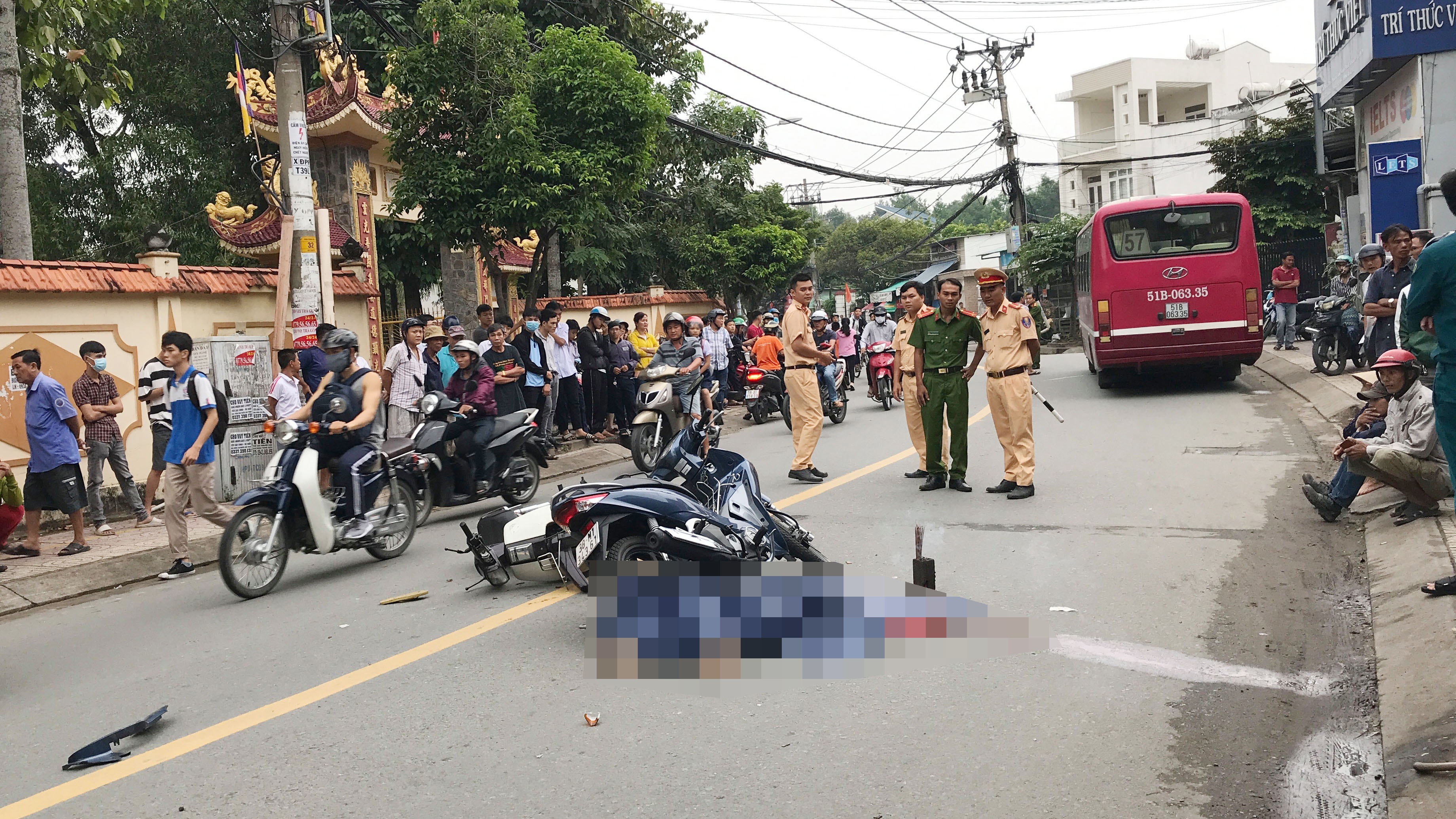 xe buýt cán chết người ảnh 1 xe buyt can chet nguoi anh 1