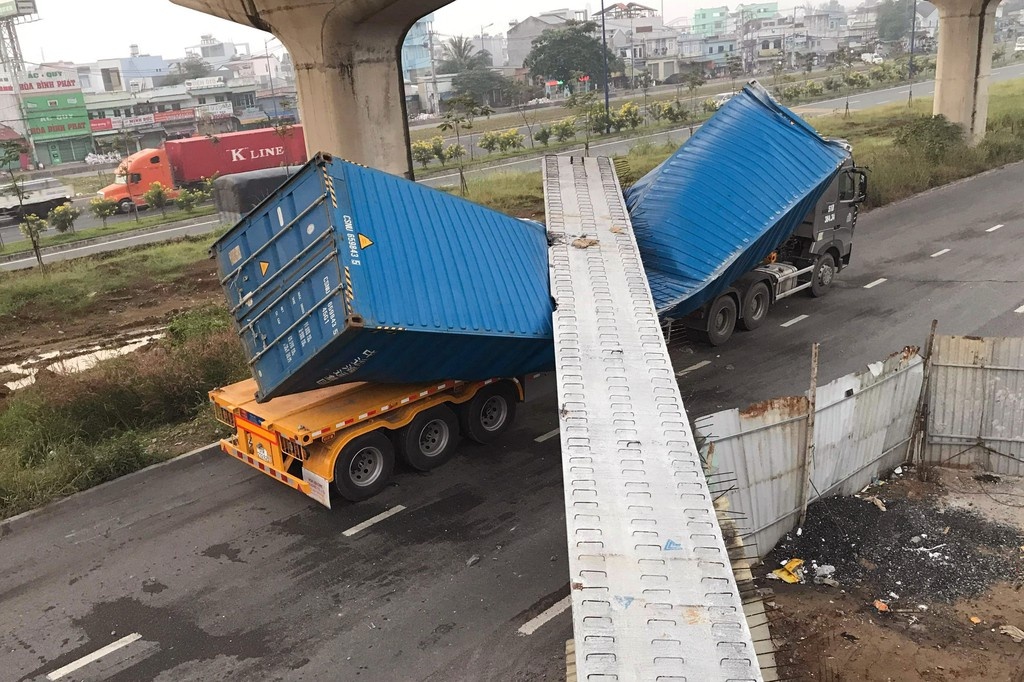Dam cau vuot de bep container anh 1