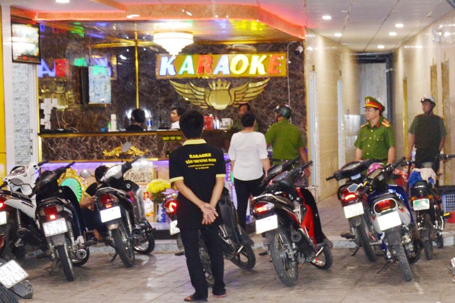 bat ma tuy trong quan karaoke anh 1