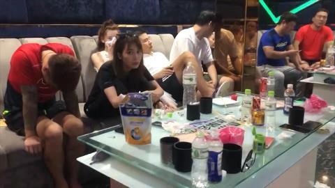 Hang chuc nam nu phe ma tuy trong quan karaoke hinh anh