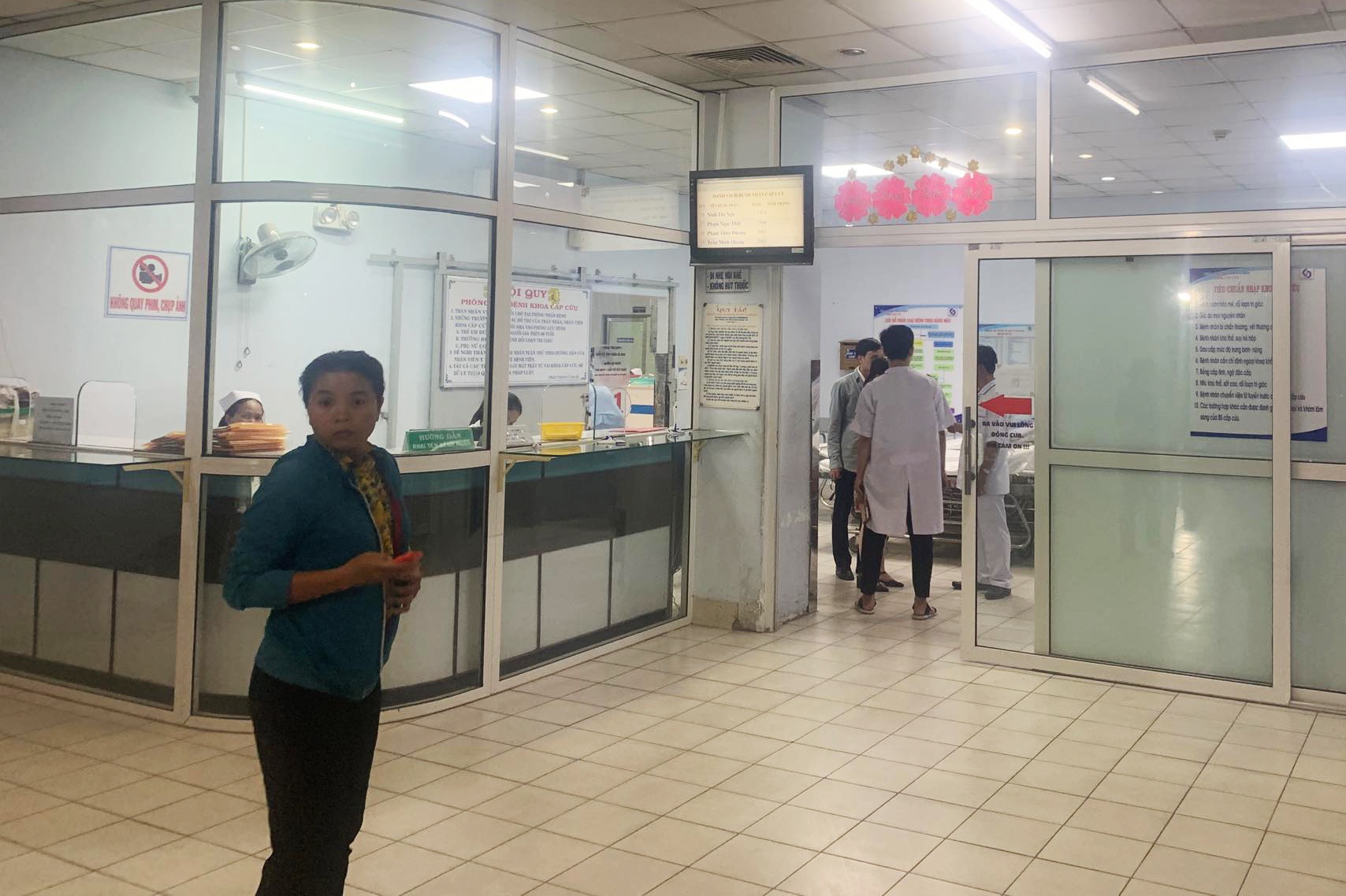 Vào bệnh viện chém người ảnh 1 Vao benh vien chem nguoi anh 1