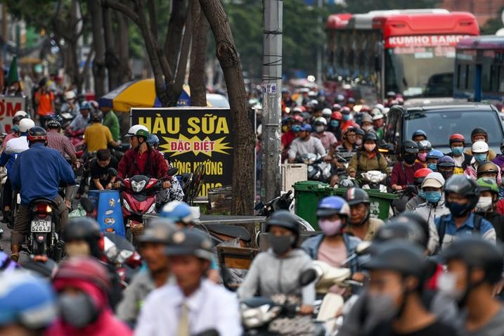 Cam xe nhieu tuyen duong o TP.HCM vi giai marathon hinh anh