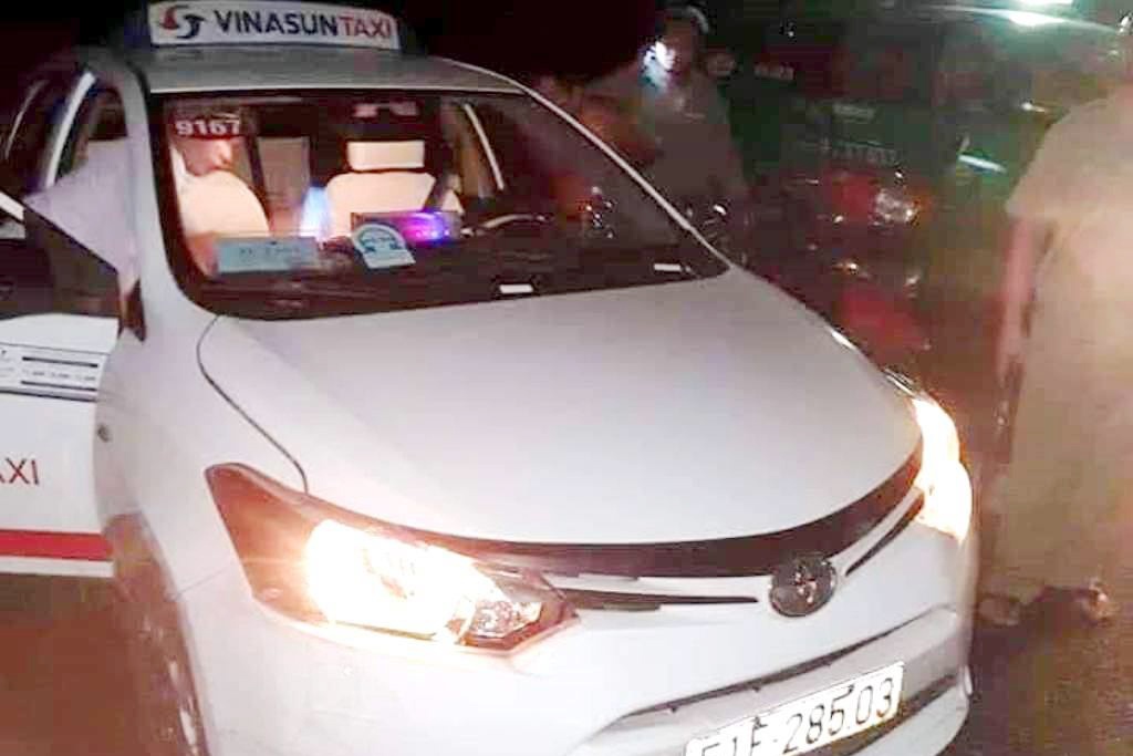 Cứa cổ tài xế taxi ảnh 1 Cua co tai xe taxi anh 1